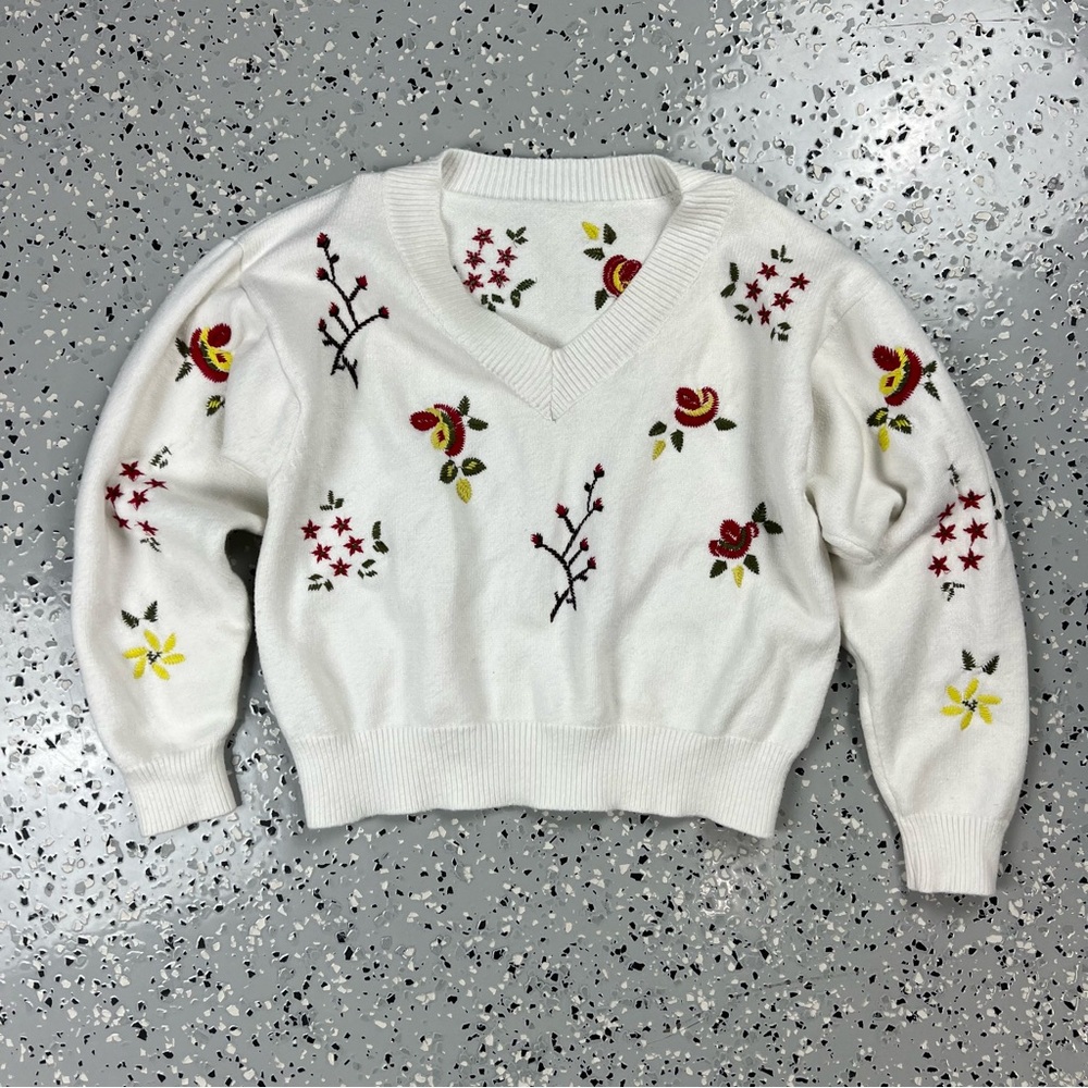 Floral Embroidered White Cropped Sweater Medium Cottagecore